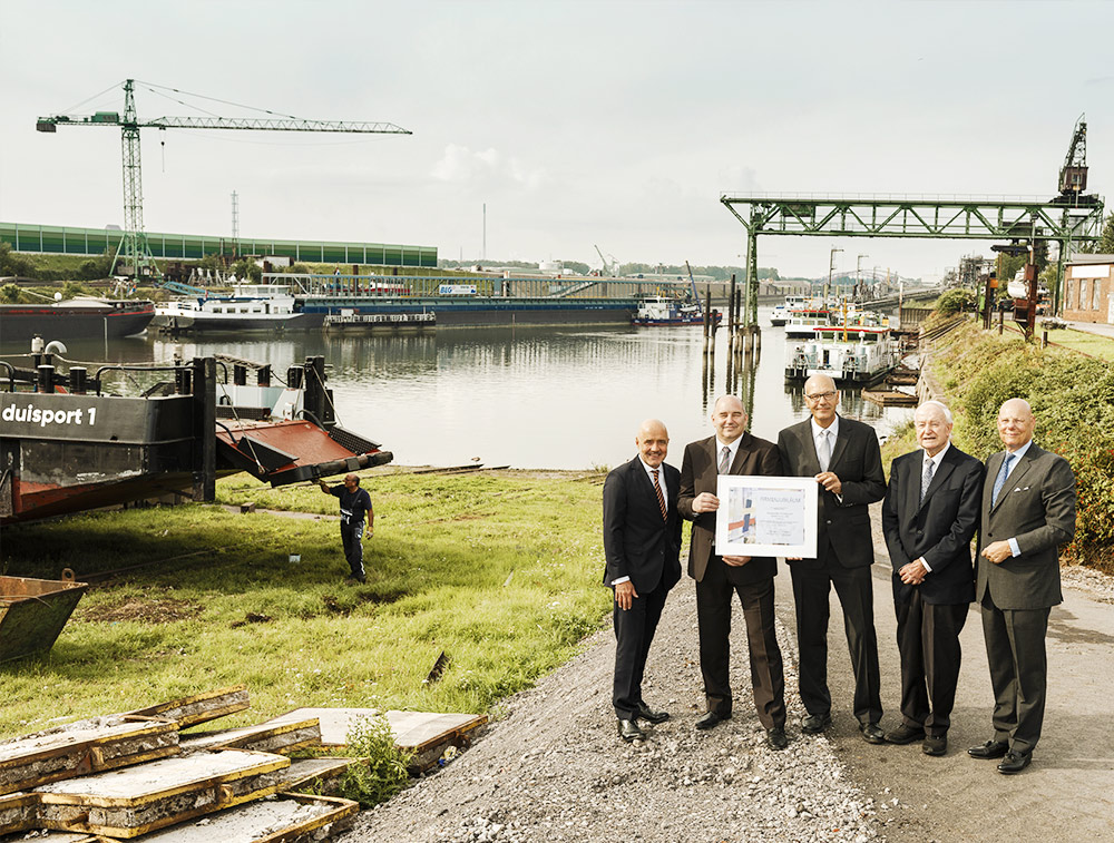 Überreichung der Jubiläumsurkunde anlässlich des 125-jährigen Firmenbestehens der Meidericher Schiffswerft GmbH & Co. KG durch die Industrie- und Handelskammer Duisburg im Jahr 2023.